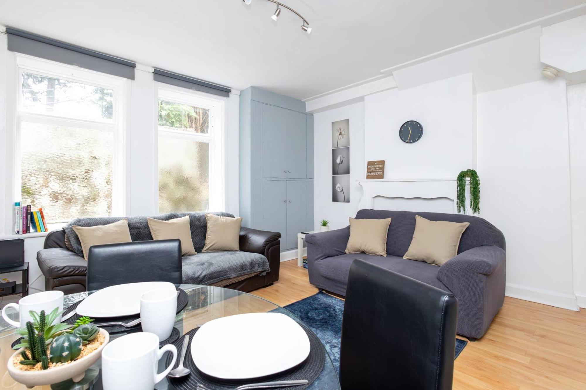 Spacious 3 Bedroom Ground Floor Apartment - 10 Mins From City Centre Leeds  Ngoại thất bức ảnh