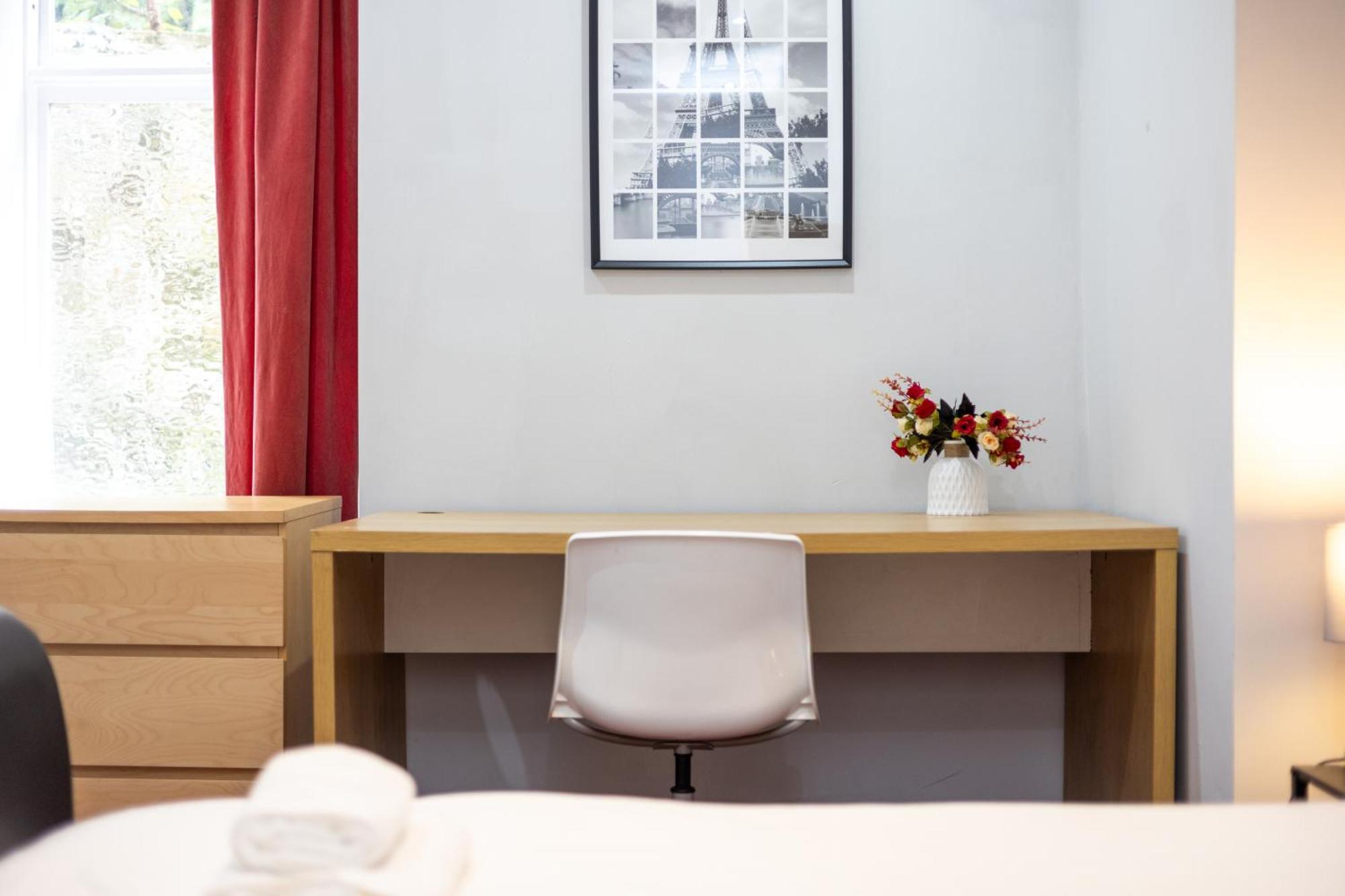 Spacious 3 Bedroom Ground Floor Apartment - 10 Mins From City Centre Leeds  Ngoại thất bức ảnh