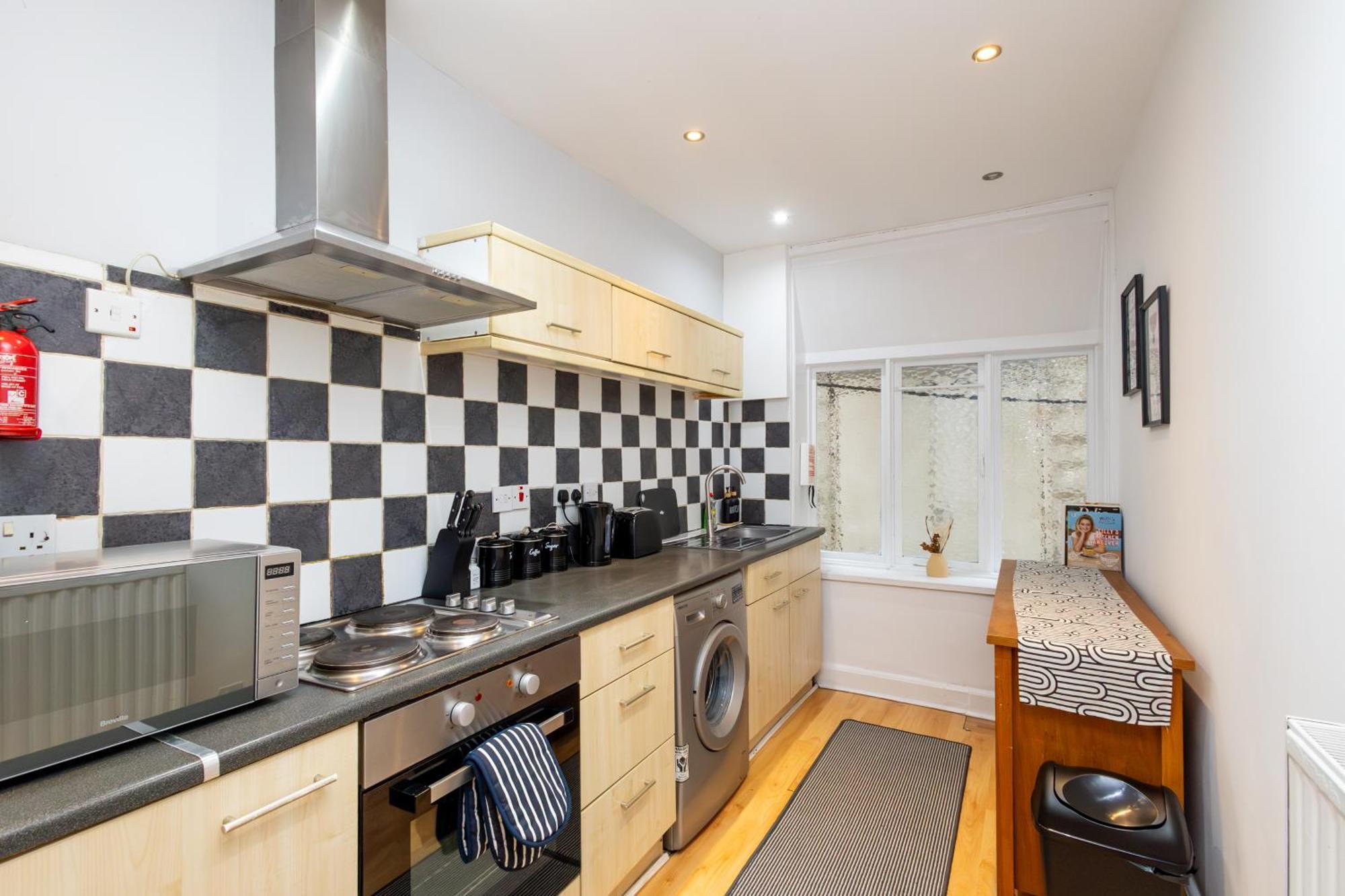 Spacious 3 Bedroom Ground Floor Apartment - 10 Mins From City Centre Leeds  Ngoại thất bức ảnh