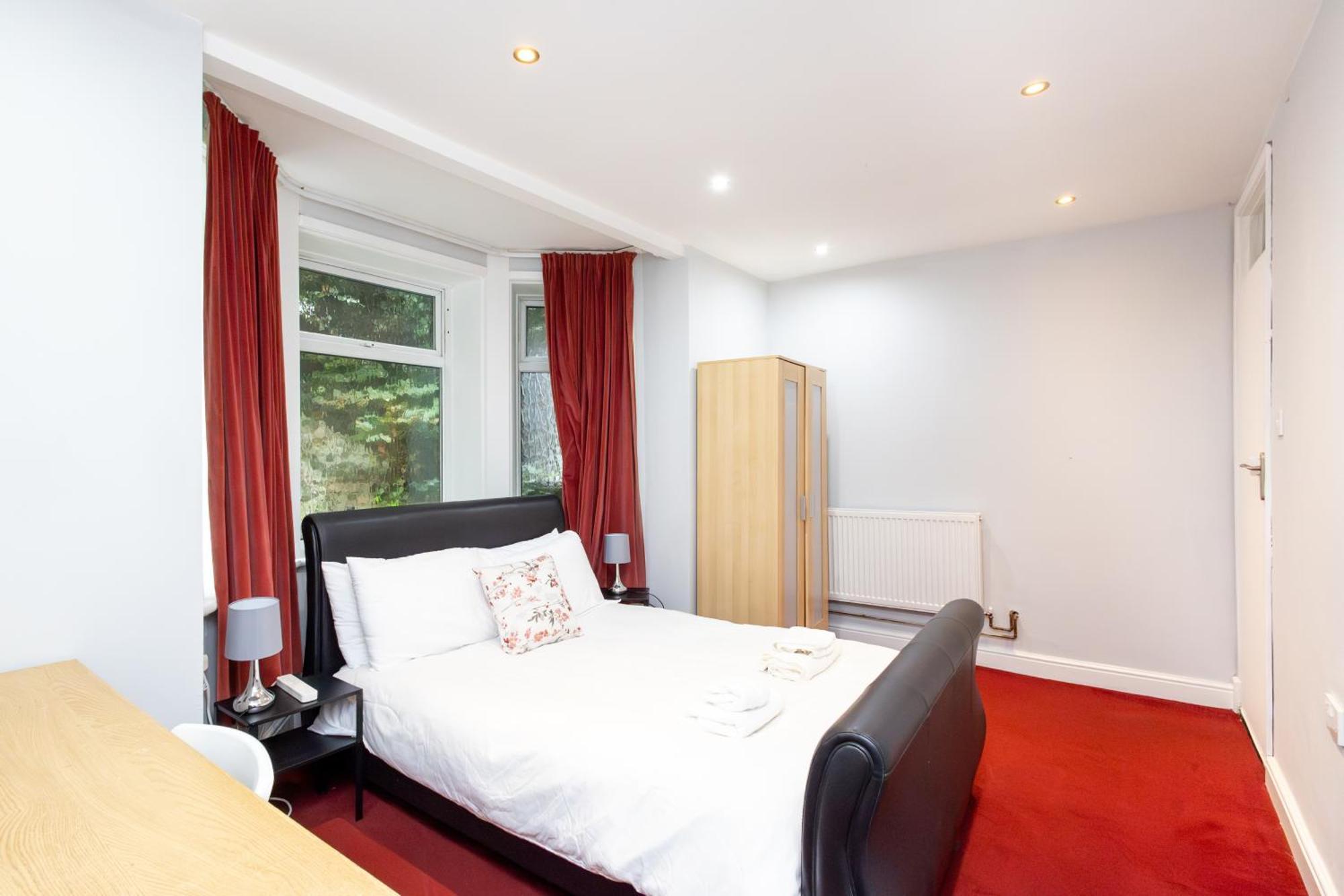 Spacious 3 Bedroom Ground Floor Apartment - 10 Mins From City Centre Leeds  Ngoại thất bức ảnh