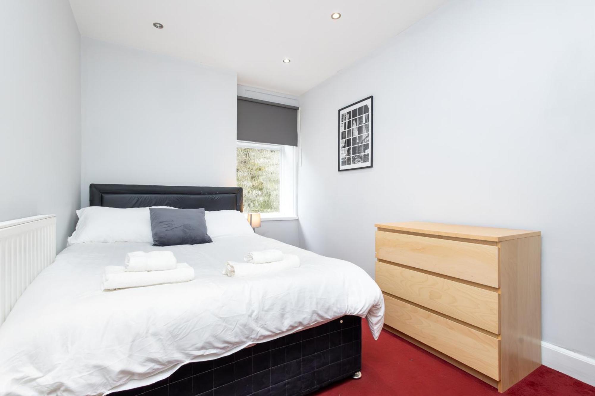 Spacious 3 Bedroom Ground Floor Apartment - 10 Mins From City Centre Leeds  Ngoại thất bức ảnh