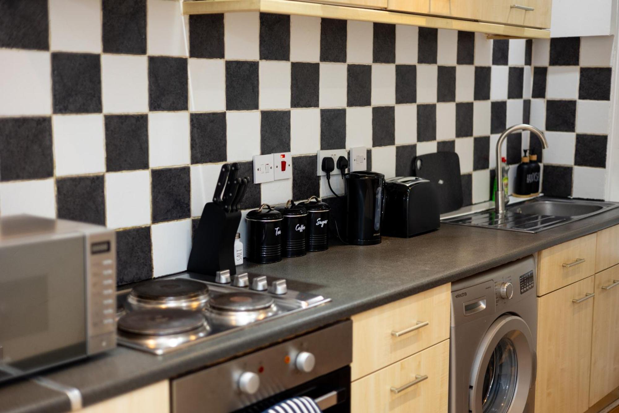 Spacious 3 Bedroom Ground Floor Apartment - 10 Mins From City Centre Leeds  Ngoại thất bức ảnh