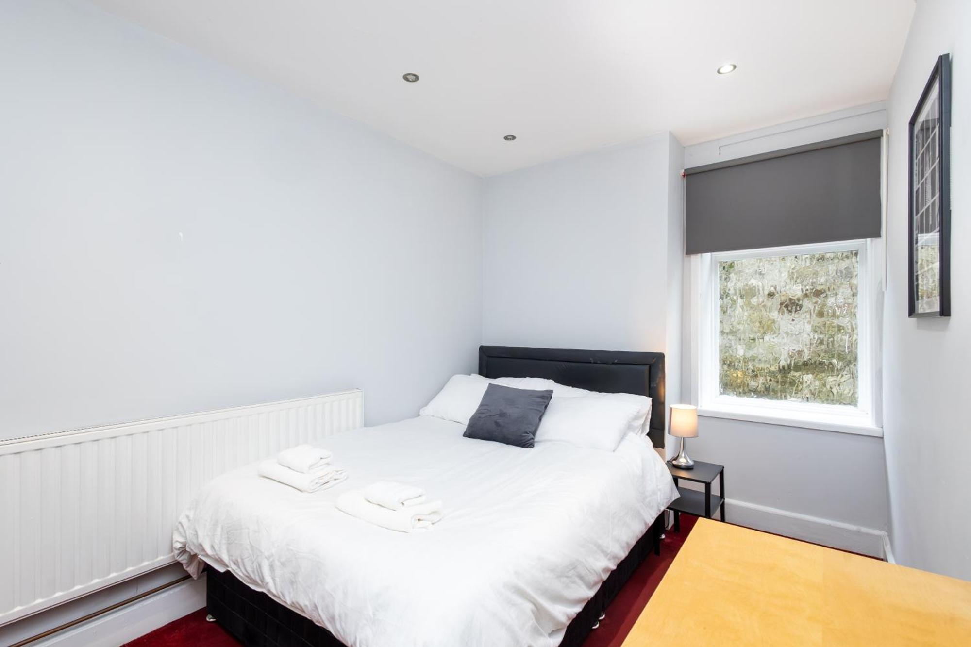 Spacious 3 Bedroom Ground Floor Apartment - 10 Mins From City Centre Leeds  Ngoại thất bức ảnh