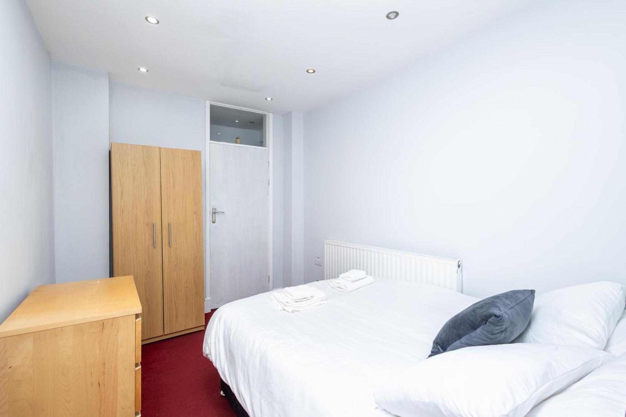 Spacious 3 Bedroom Ground Floor Apartment - 10 Mins From City Centre Leeds  Ngoại thất bức ảnh