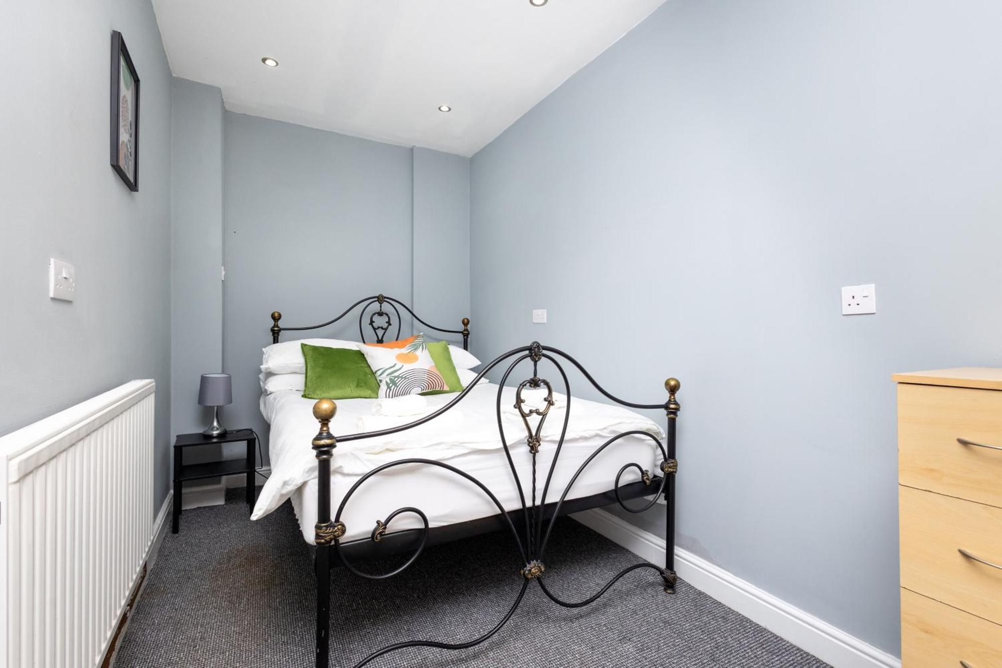Spacious 3 Bedroom Ground Floor Apartment - 10 Mins From City Centre Leeds  Ngoại thất bức ảnh