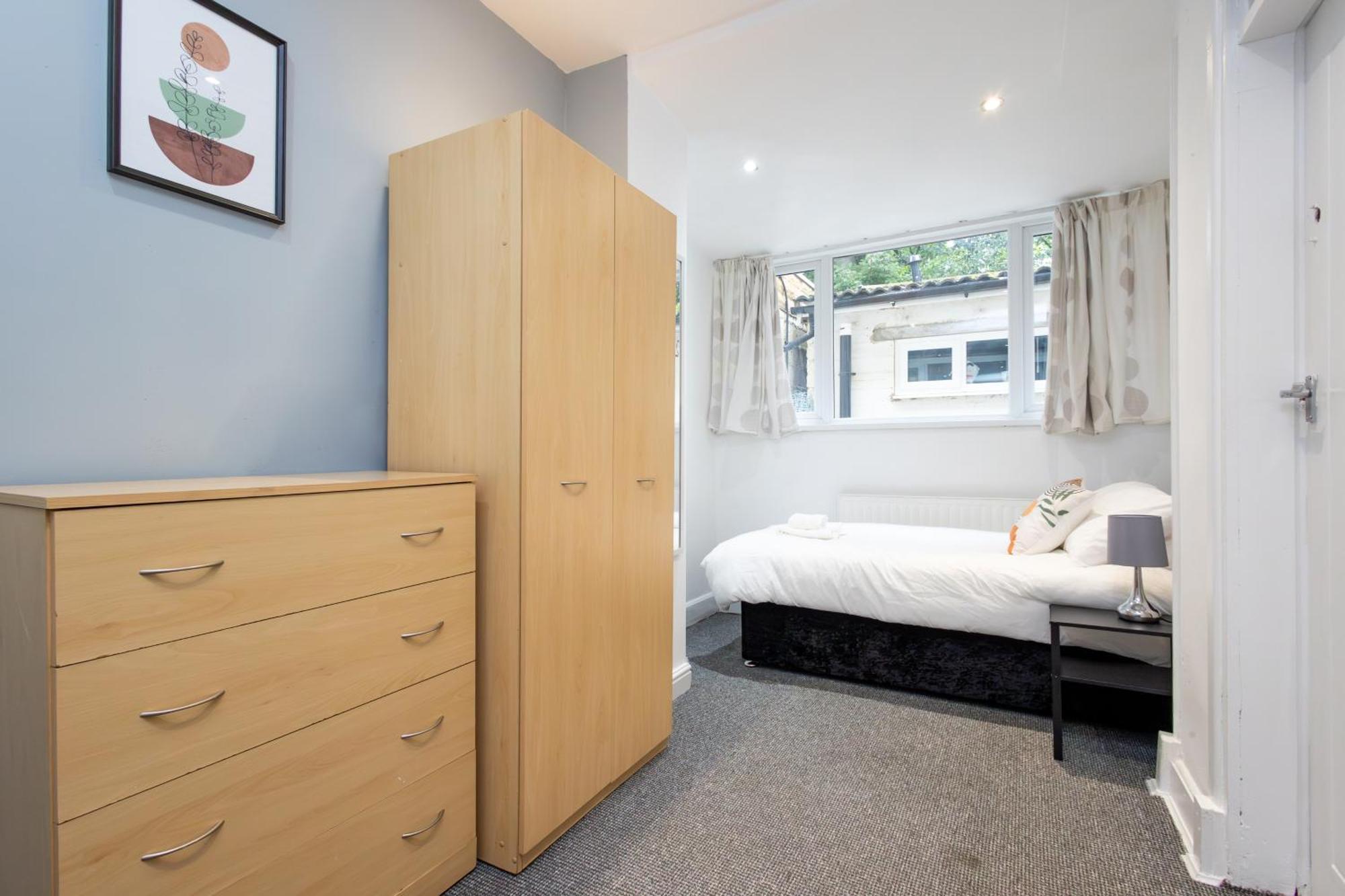 Spacious 3 Bedroom Ground Floor Apartment - 10 Mins From City Centre Leeds  Ngoại thất bức ảnh
